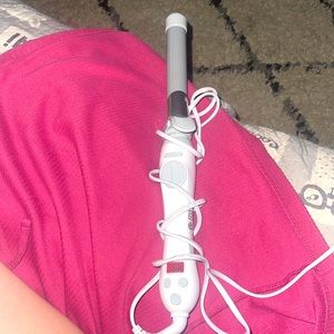 Beachwaver Co.
S1.25-Dual Voltage Rotating Curling Iron
